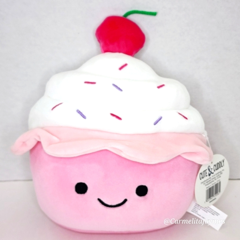 CUPCAKE 🧁 Pink Cupcake w Sprinkles & Cherry Plush Cute & Cuddly Plush ☆ NWT ☆